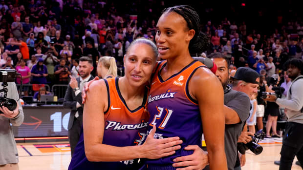 Diana Taurasi hugs Brianna Turner